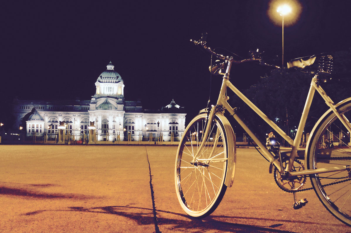 Night cycling by dusit throne hall