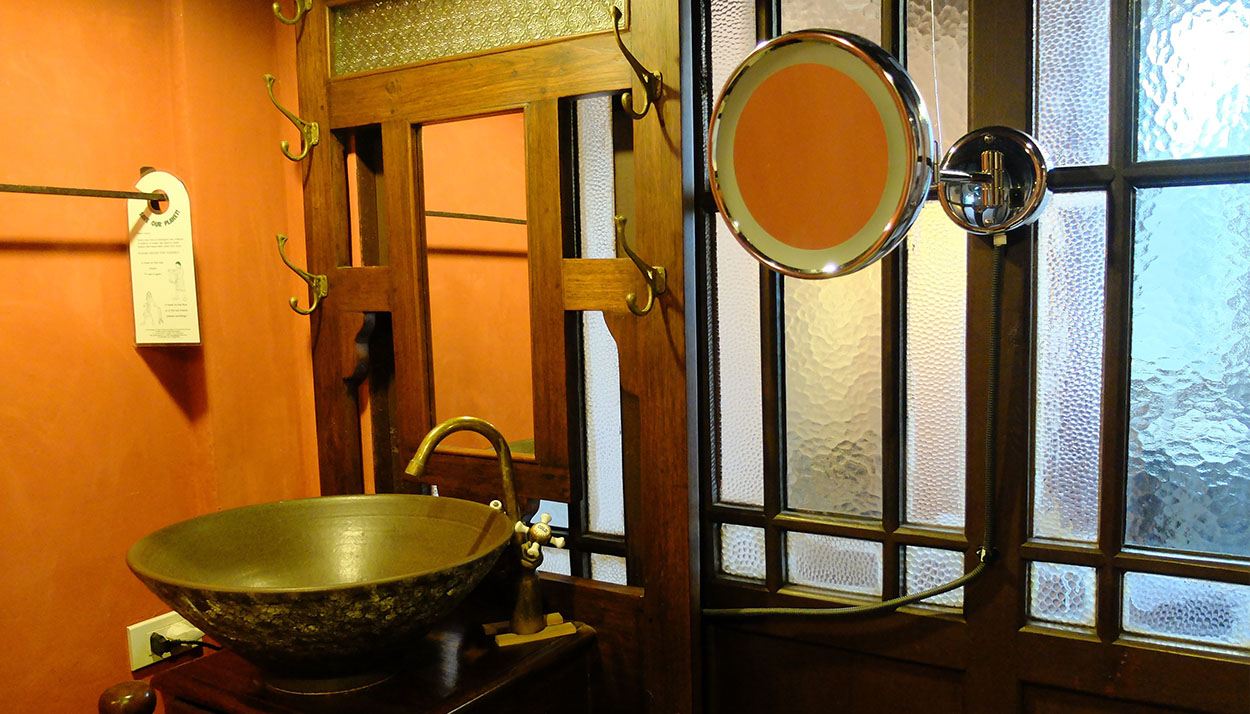 Old style basin at Old Capital Bike Inn