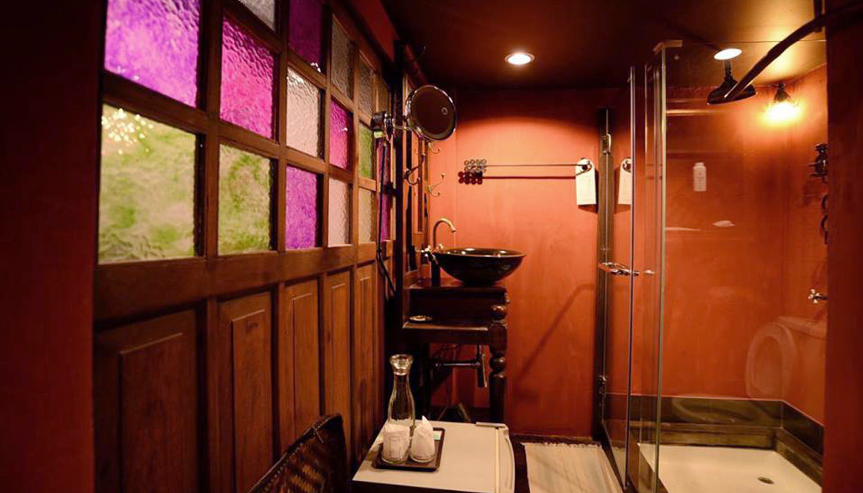 Bathroom at Old Capital Bike Inn