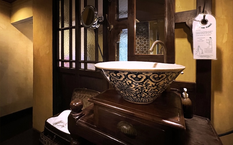 Bathroom basin